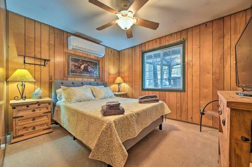 Family-friendly Pine Cabin With Yard And Grill!