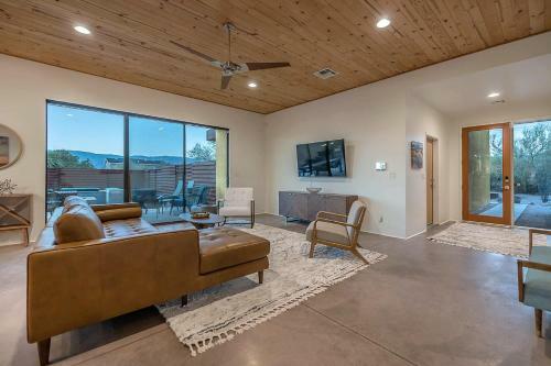 Enjoy Modern Living In Old World Tucson