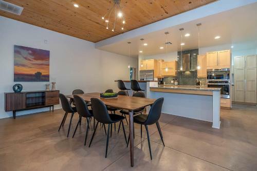 Enjoy Modern Living In Old World Tucson