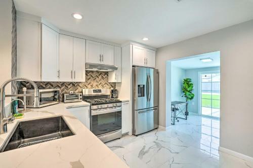 Modern Phoenix Home With Yard About 6 Mi To Dtwn