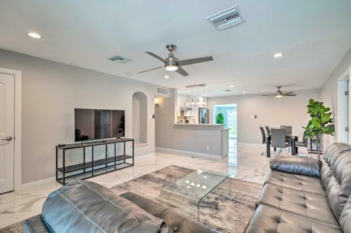 Modern Phoenix Home With Yard About 6 Mi To Dtwn