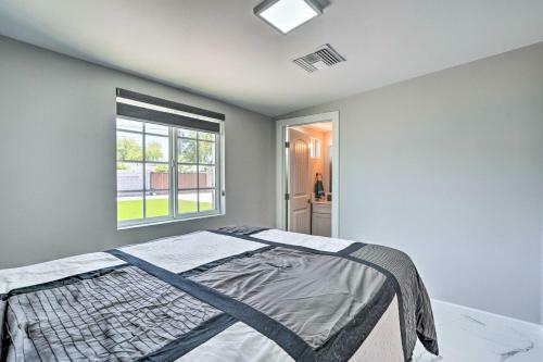 Modern Phoenix Home With Yard About 6 Mi To Dtwn