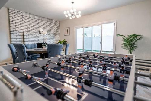 Luxury Home On Windsor -near Old Town- Heated Pool