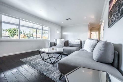 Luxury Home On Windsor -near Old Town- Heated Pool