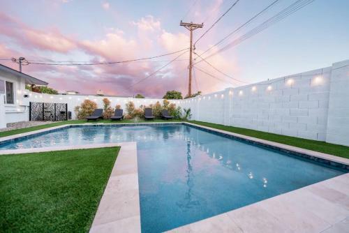 Luxury Home On Windsor -near Old Town- Heated Pool