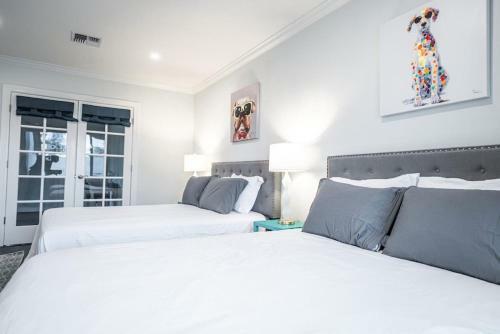 Luxury Home On Windsor -near Old Town- Heated Pool