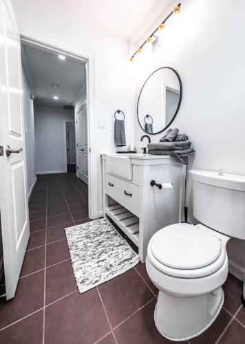 Luxury Home On Windsor -near Old Town- Heated Pool