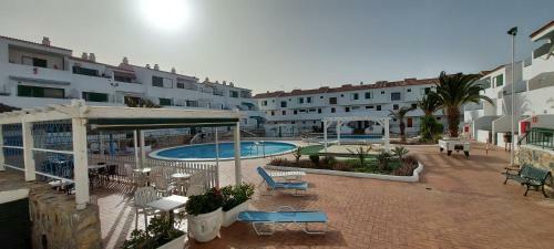 Immaculate 1-bed Apartment In Arona E308