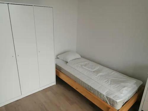 Room For Rent Close To Airport