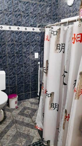 Casa No Per�, Bem Pr�ximo Das Praias E Shopping.