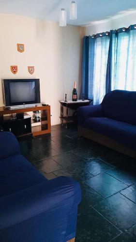 Casa No Per�, Bem Pr�ximo Das Praias E Shopping.