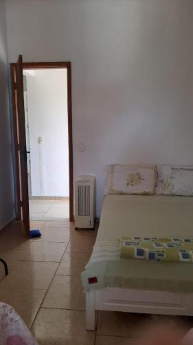 Casa No Per�, Bem Pr�ximo Das Praias E Shopping.