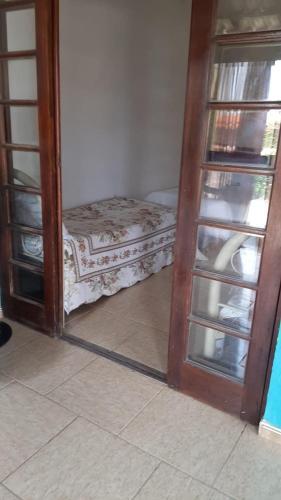 Casa No Per�, Bem Pr�ximo Das Praias E Shopping.