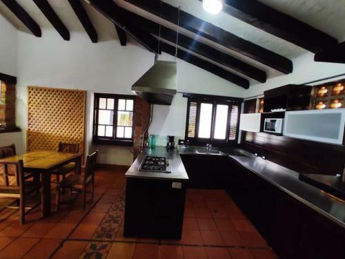 11 Bedroom Gym Luxury Villa - Heated Pool Jacuzzi