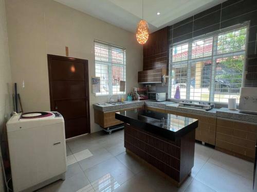 Luxury 4 Designed Bedrooms Bungalow# 100mbps Unifi