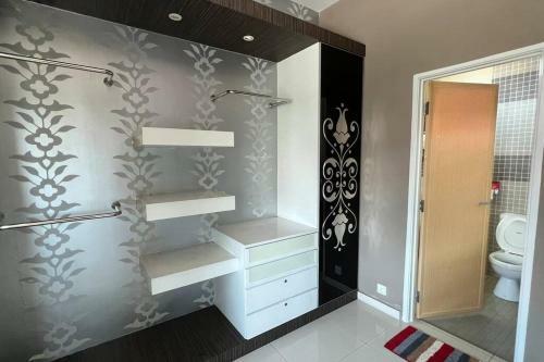 Luxury 4 Designed Bedrooms Bungalow# 100mbps Unifi