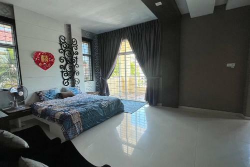 Luxury 4 Designed Bedrooms Bungalow# 100mbps Unifi