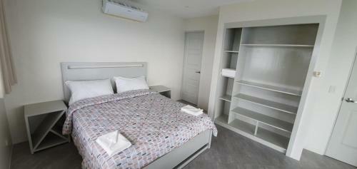 Luxury 2 Bed, 2 Bath Apartment With Stunning Panoramic Sea View, Private Beach