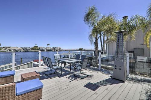 Discovery Bay Retreat With Balcony And Boat Dock!