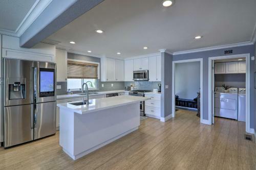Discovery Bay Retreat With Balcony And Boat Dock!