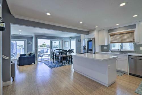 Discovery Bay Retreat With Balcony And Boat Dock!
