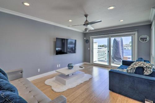 Discovery Bay Retreat With Balcony And Boat Dock!