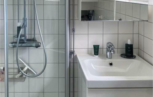 Nice Home In Holmsj� With Wifi And 3 Bedrooms