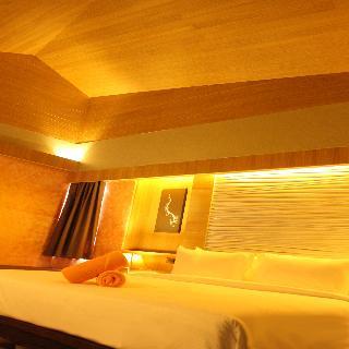 Hotel Weekender Resort & Spa