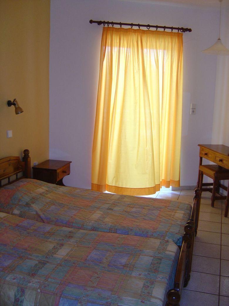 Hotel Zeus (.)