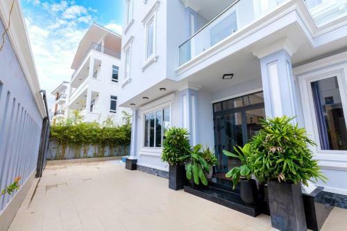 Villa H? B?i C� Thang M�y G?n B�i T?m