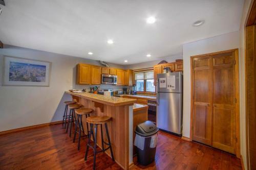 #431 - Rustic Mountain Condo, Golf Course View