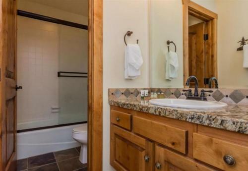 #402 - Meadow Condo, Panoramic Mountain Views