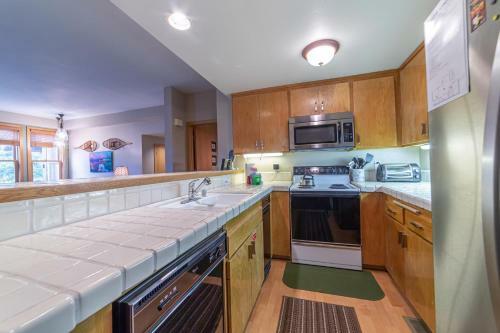 #307 - Scenic Family-friendly Condo, Spa & Pool