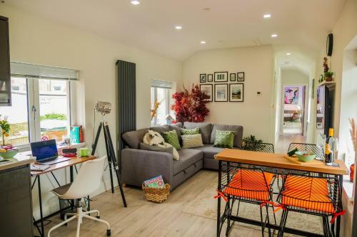 Apartamento New Cosy & Secure - 2 Bed - Free Wifi - Modern & Functional