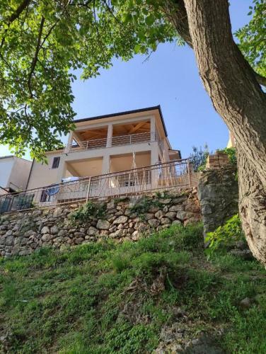 Studio Apartment Above Promenade W Terrace & Parking