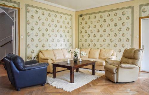 Nice Home In Klockrike With Wifi And 9 Bedrooms
