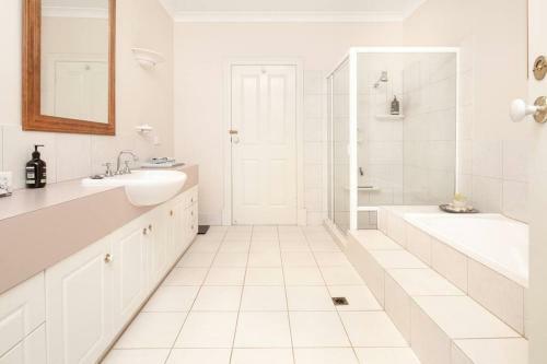 Seaview House, Sleeps 6, 3 Bedroom, Ocean Views