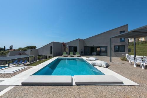 #luxlikehome Theeta Villas Elia
