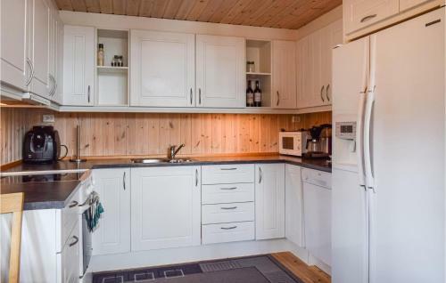 Beautiful Home In Veg�rshei With 5 Bedrooms