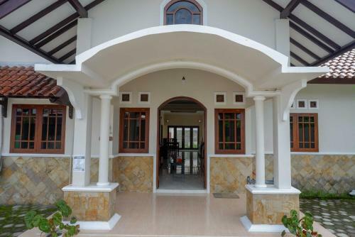 Hotel B Fren Syariah Yogya Redpartner