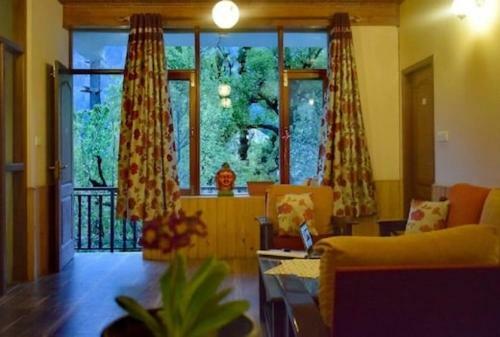 Bed & Breakfast Bliss And Blossom Cottage
