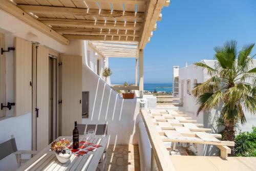 Beautiful Apartment With Sea View In Paros