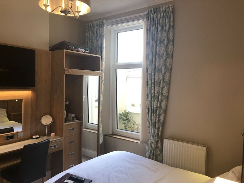 Bed & Breakfast Edgcumbe Guest House