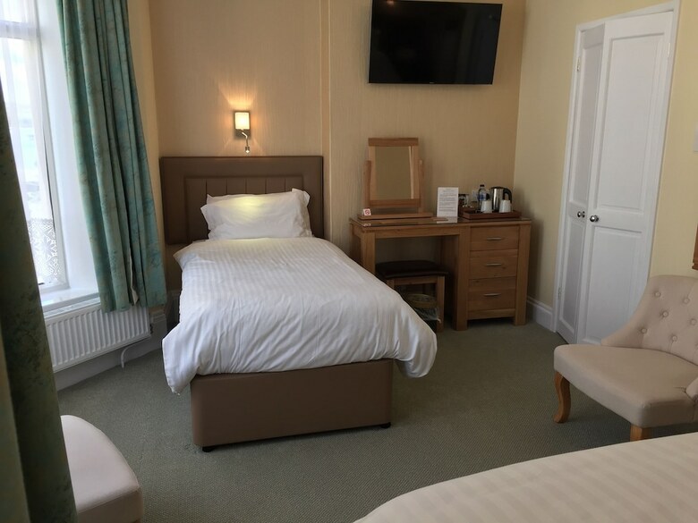 Bed & Breakfast Edgcumbe Guest House