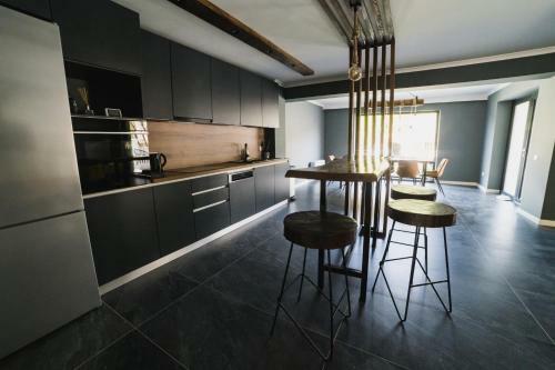 Voronet Noir Chalet