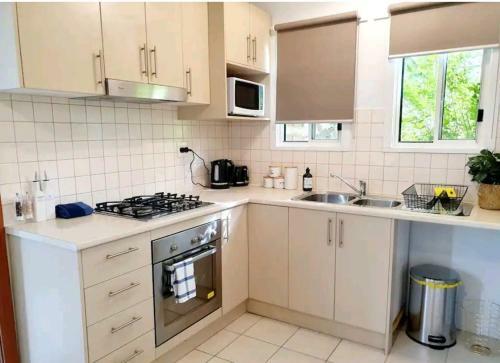 Entire 3 Bedroom Doveton House, No Sharing