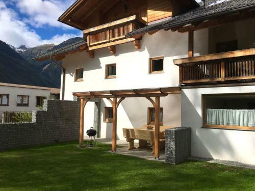 Stunning Apartment In Umhausen With Terrace