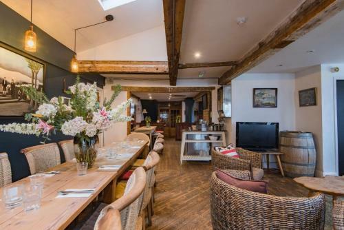 The White Cliffs Retreat - Coastal Village Lodge