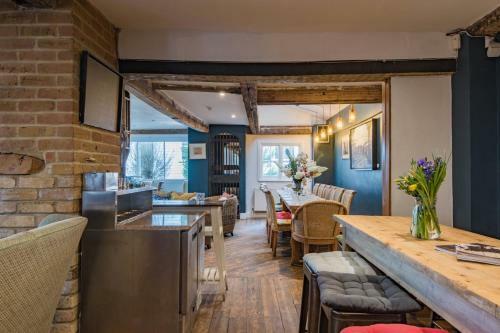 The White Cliffs Retreat - Coastal Village Lodge