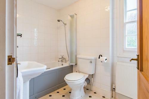 The White Cliffs Retreat - Coastal Village Lodge